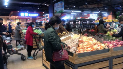 疫情下的大湾区小城 口罩成“通行证”，测温入场成常态，日用商品供应稳物价平